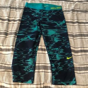 Nike Pro Capris Leggings